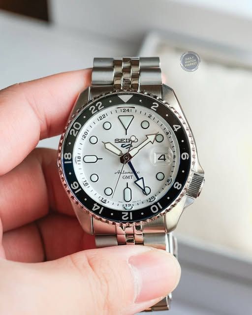 Seiko 5 GMT SSK033
